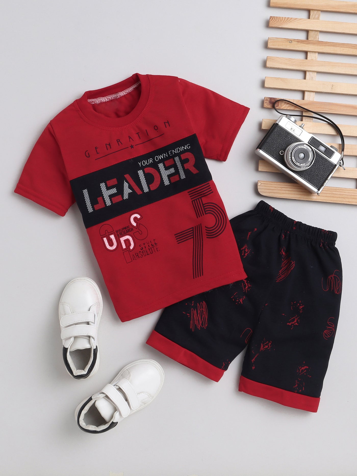 Boys Half Sleeves Printed T-Shirt & Shorts Set