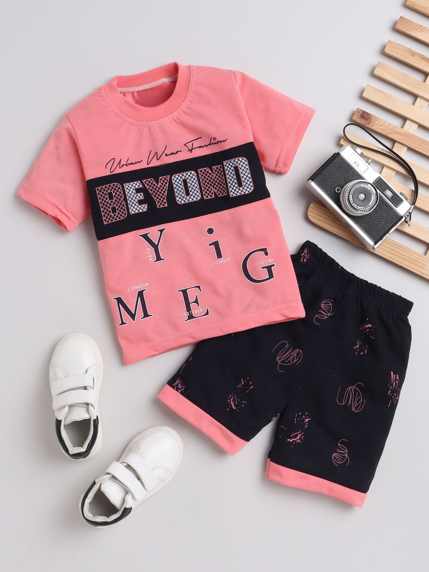 Boys Half Sleeves Printed T-Shirt & Shorts Set